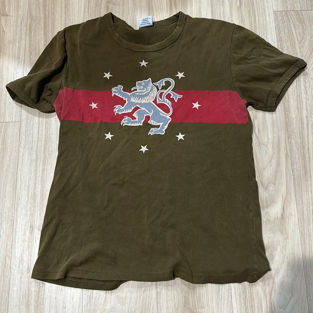 Tshirt size medium.